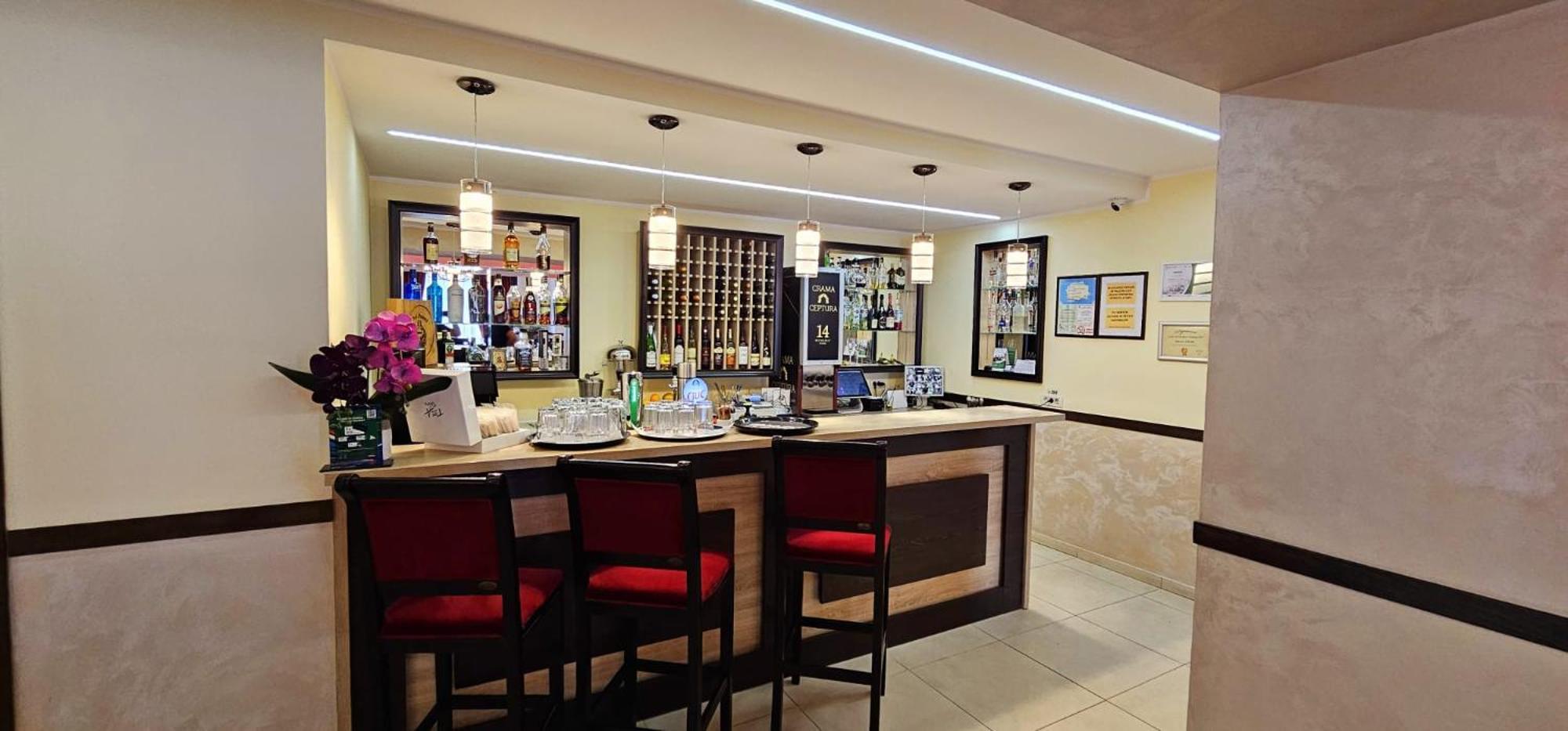 בורסא Pensiune Restaurant Pizzerie 2 Pauni מראה חיצוני תמונה