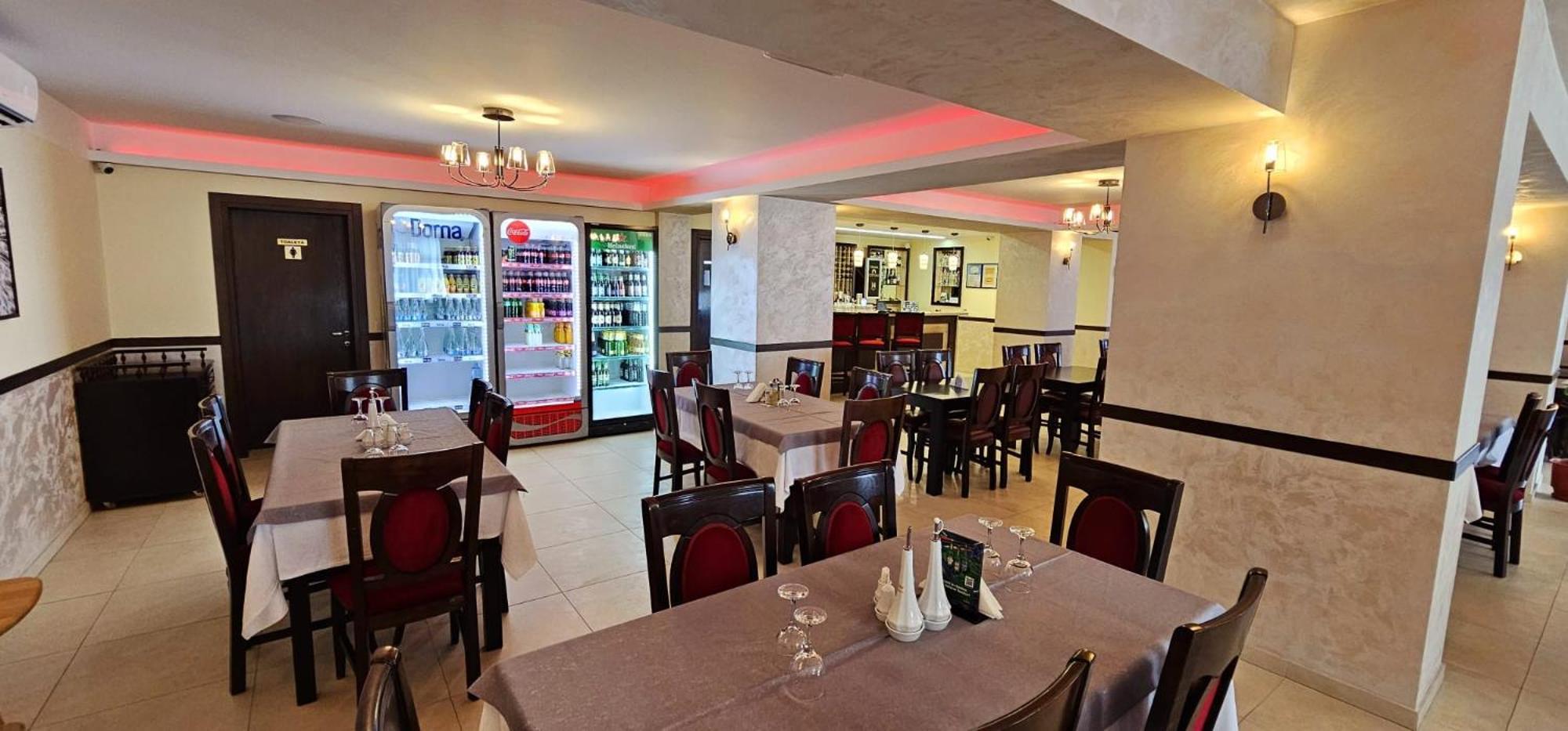 בורסא Pensiune Restaurant Pizzerie 2 Pauni מראה חיצוני תמונה